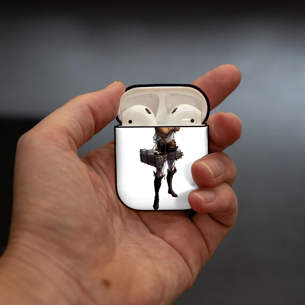 進撃の巨人 Attack on Titan AirPods 第2世代保護ケース ハードシェル ブラック 耐衝撃・防指紋・カラビナ付き
