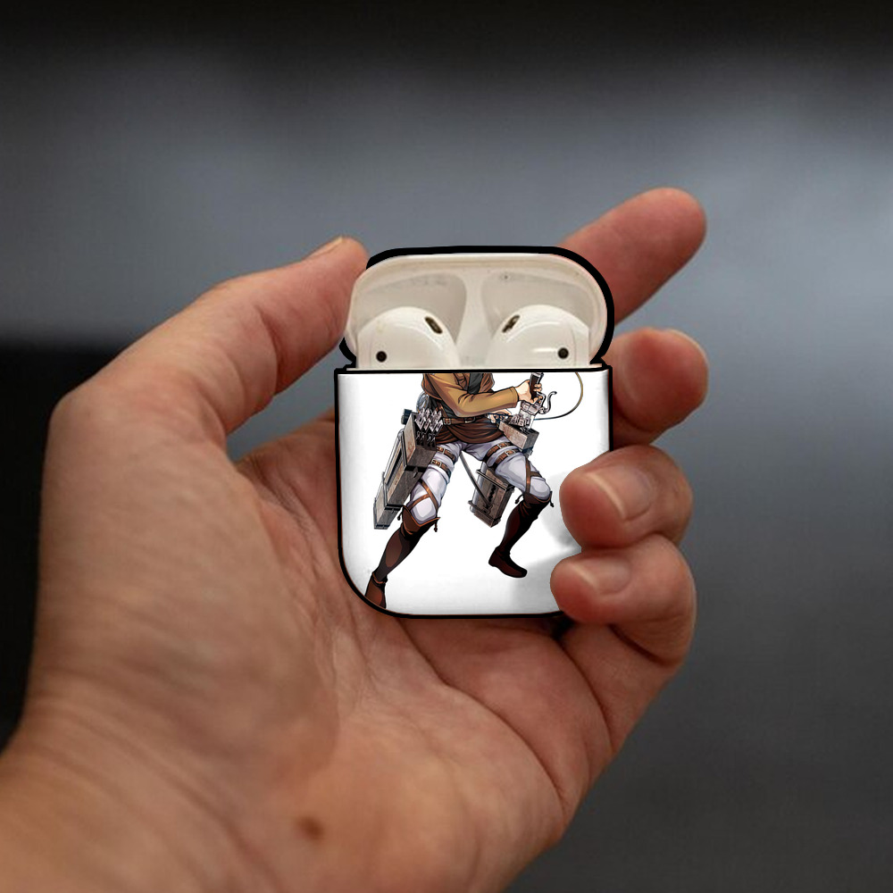 進撃の巨人 Attack on Titan AirPods 第2世代保護ケース ハードシェル ブラック 耐衝撃・防指紋・カラビナ付き