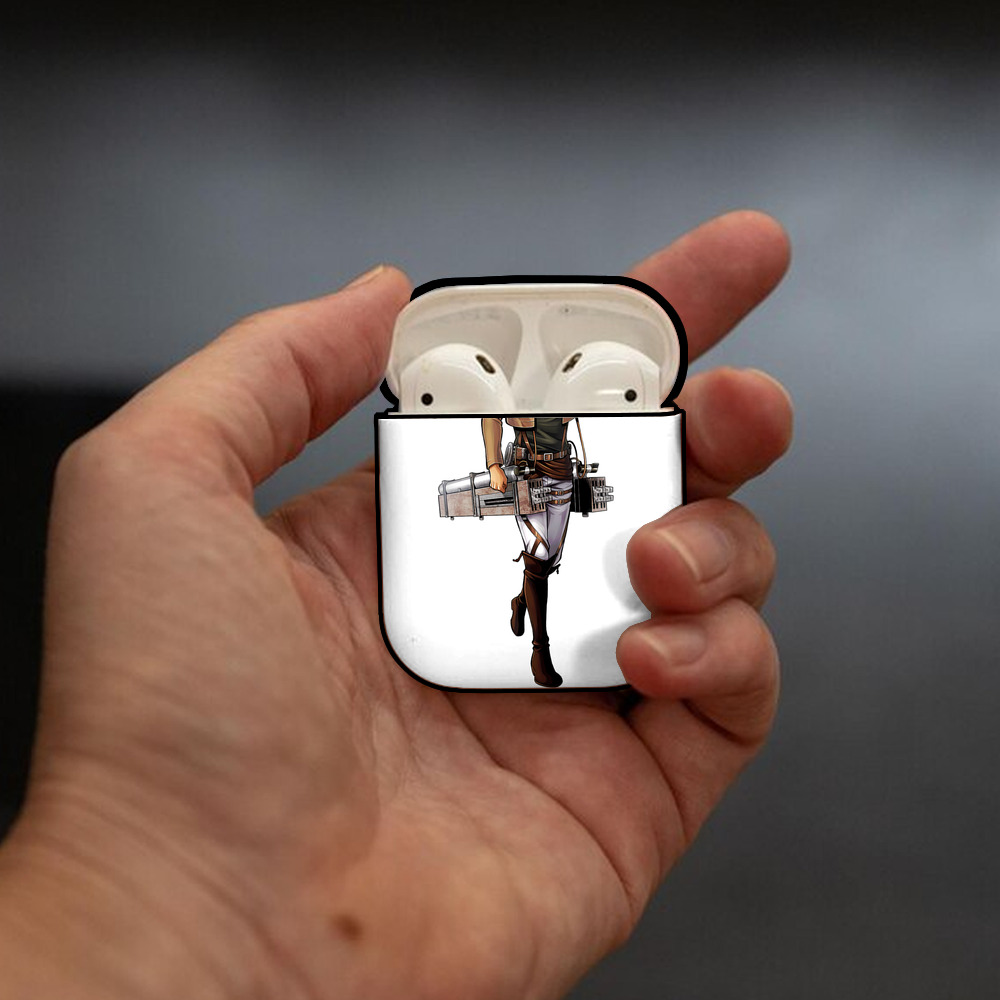 進撃の巨人 Attack on Titan AirPods 第2世代保護ケース ハードシェル ブラック 耐衝撃・防指紋・カラビナ付き