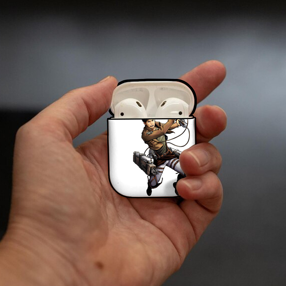 進撃の巨人 Attack on Titan AirPods 第2世代保護ケース ハードシェル ブラック 耐衝撃・防指紋・カラビナ付き