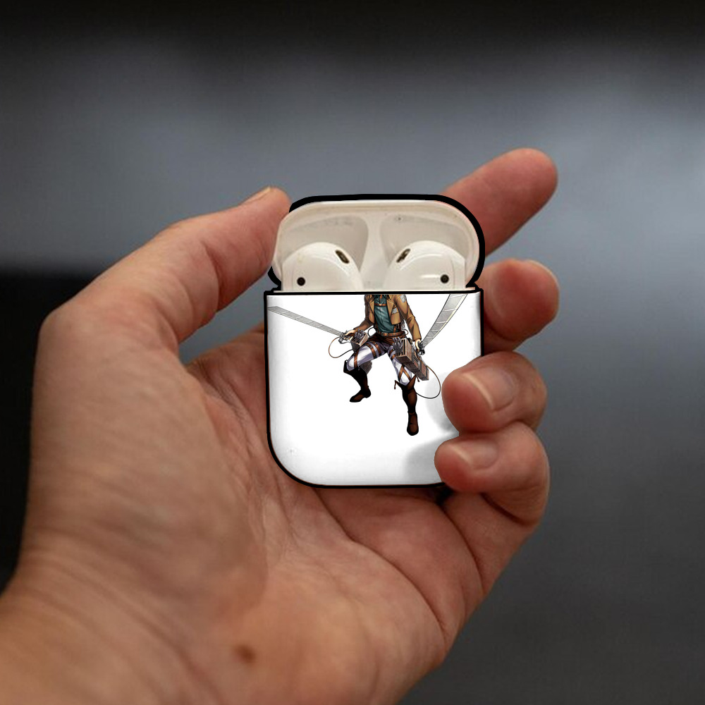 進撃の巨人 Attack on Titan AirPods 第2世代保護ケース ハードシェル ブラック 耐衝撃・防指紋・カラビナ付き