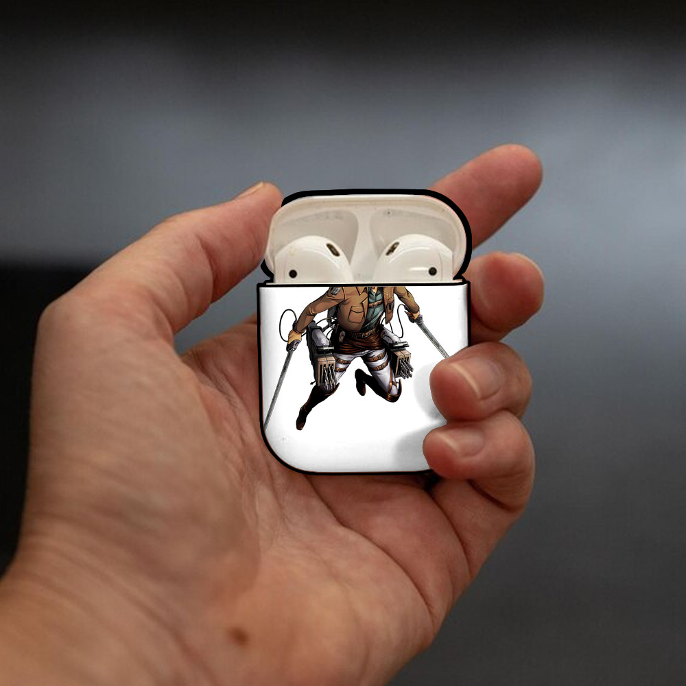 進撃の巨人 Attack on Titan AirPods 第2世代保護ケース ハードシェル ブラック 耐衝撃・防指紋・カラビナ付き