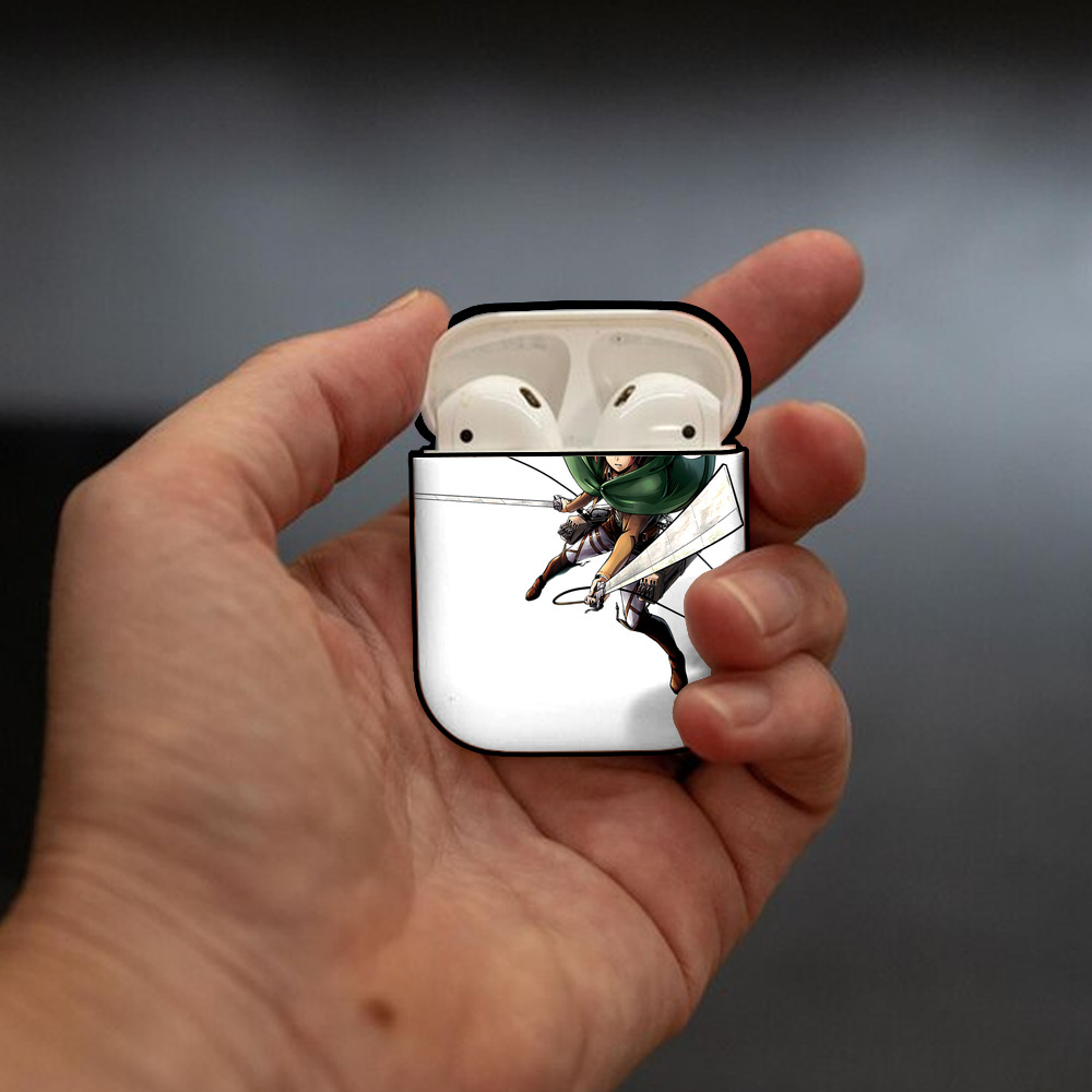 進撃の巨人 Attack on Titan AirPods 第2世代保護ケース ハードシェル ブラック 耐衝撃・防指紋・カラビナ付き