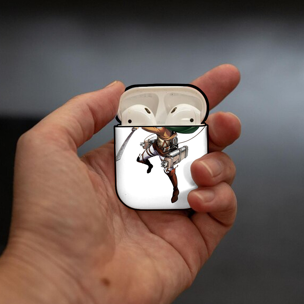 進撃の巨人 Attack on Titan AirPods 第2世代保護ケース ハードシェル ブラック 耐衝撃・防指紋・カラビナ付き