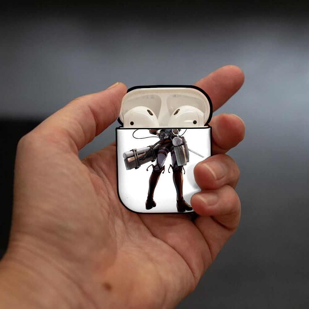 進撃の巨人 Attack on Titan AirPods 第2世代保護ケース ハードシェル ブラック 耐衝撃・防指紋・カラビナ付き