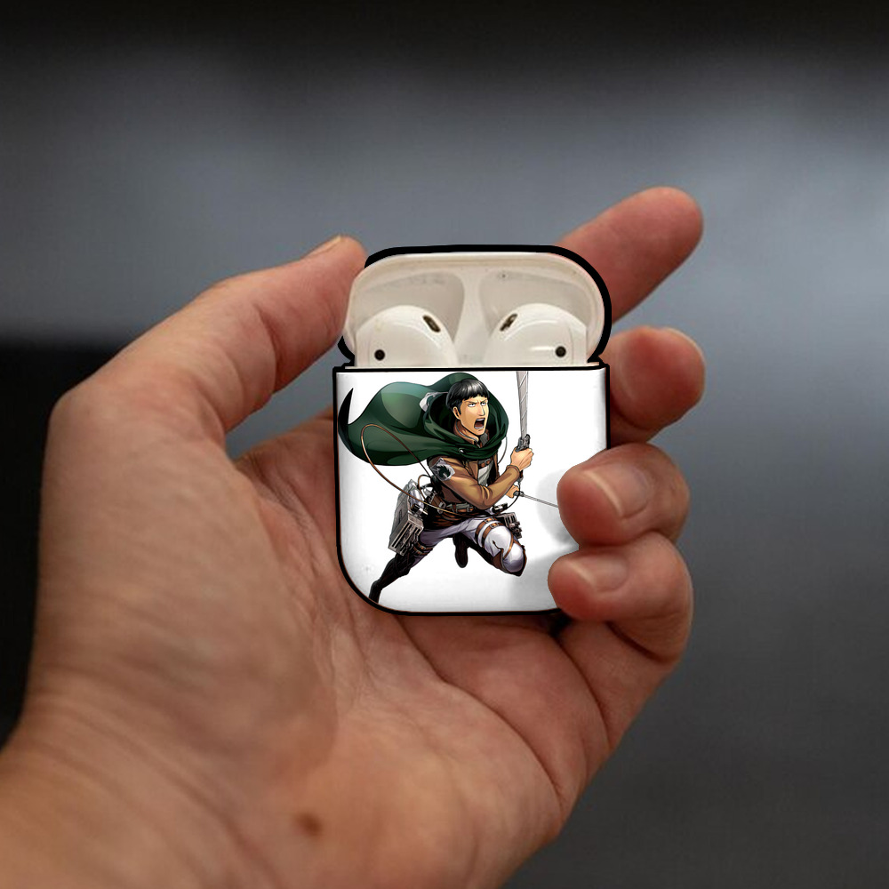 進撃の巨人 Attack on Titan AirPods 第2世代保護ケース ハードシェル ブラック 耐衝撃・防指紋・カラビナ付き