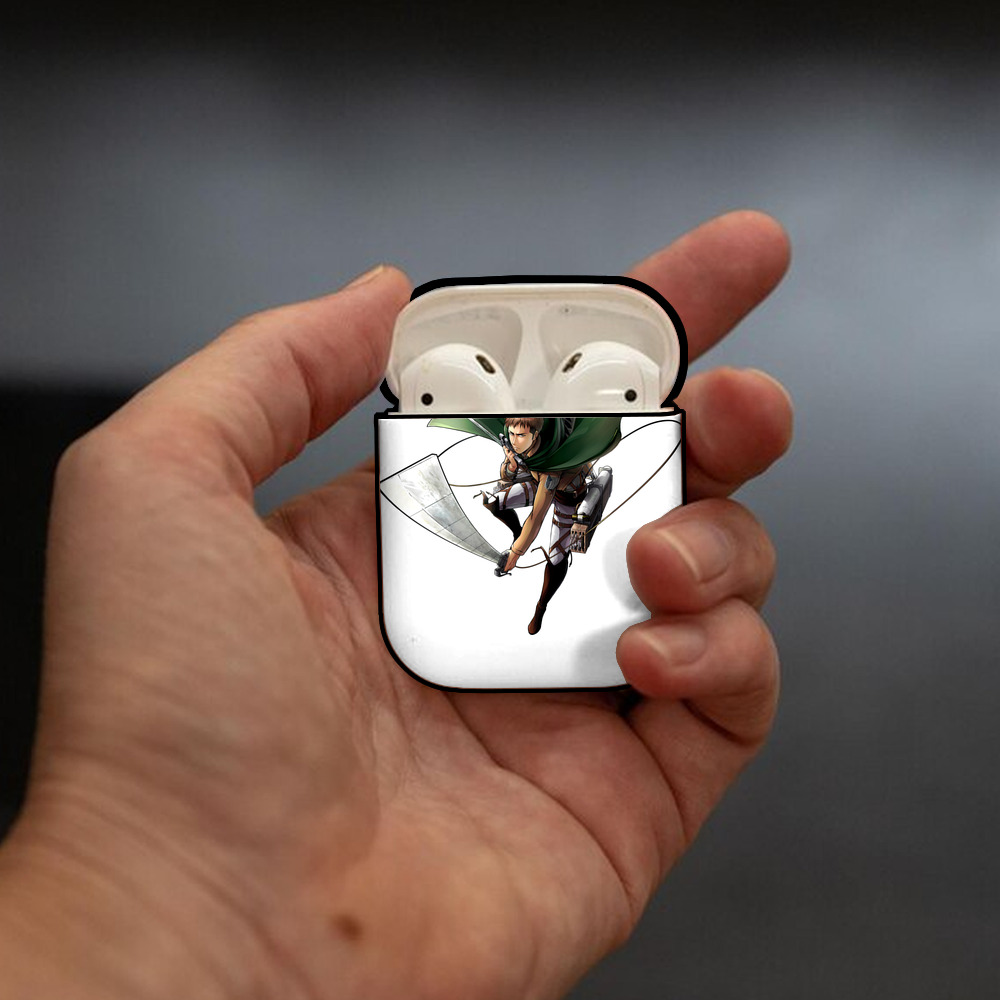 進撃の巨人 Attack on Titan AirPods 第2世代保護ケース ハードシェル ブラック 耐衝撃・防指紋・カラビナ付き