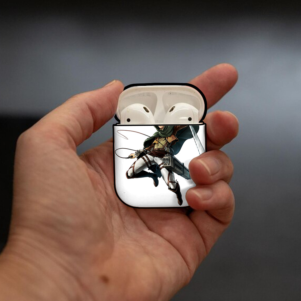 進撃の巨人 Attack on Titan AirPods 第2世代保護ケース ハードシェル ブラック 耐衝撃・防指紋・カラビナ付き