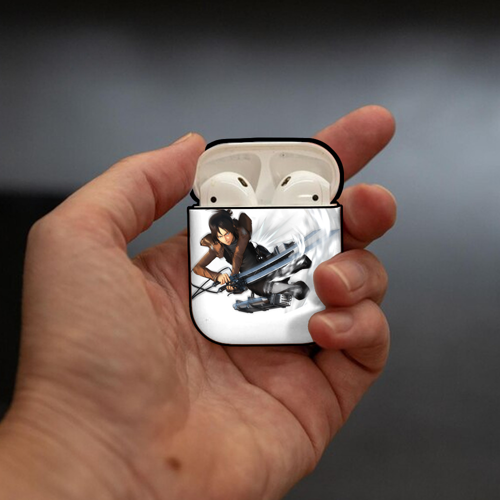進撃の巨人 Attack on Titan AirPods 第2世代保護ケース ハードシェル ブラック 耐衝撃・防指紋・カラビナ付き