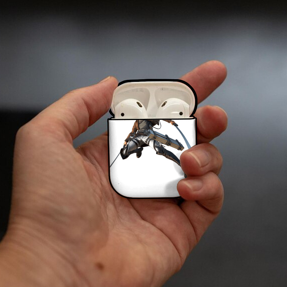 進撃の巨人 Attack on Titan AirPods 第2世代保護ケース ハードシェル ブラック 耐衝撃・防指紋・カラビナ付き