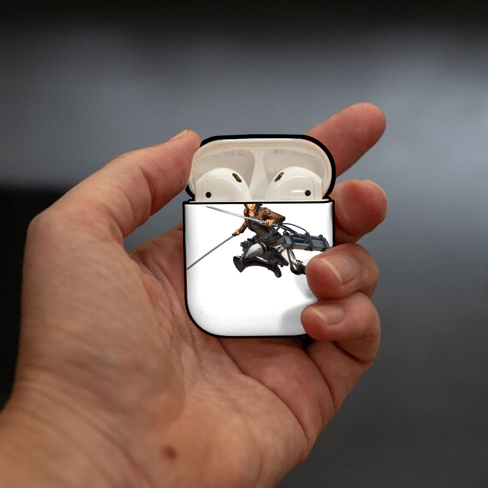 進撃の巨人 Attack on Titan AirPods 第2世代保護ケース ハードシェル ブラック 耐衝撃・防指紋・カラビナ付き