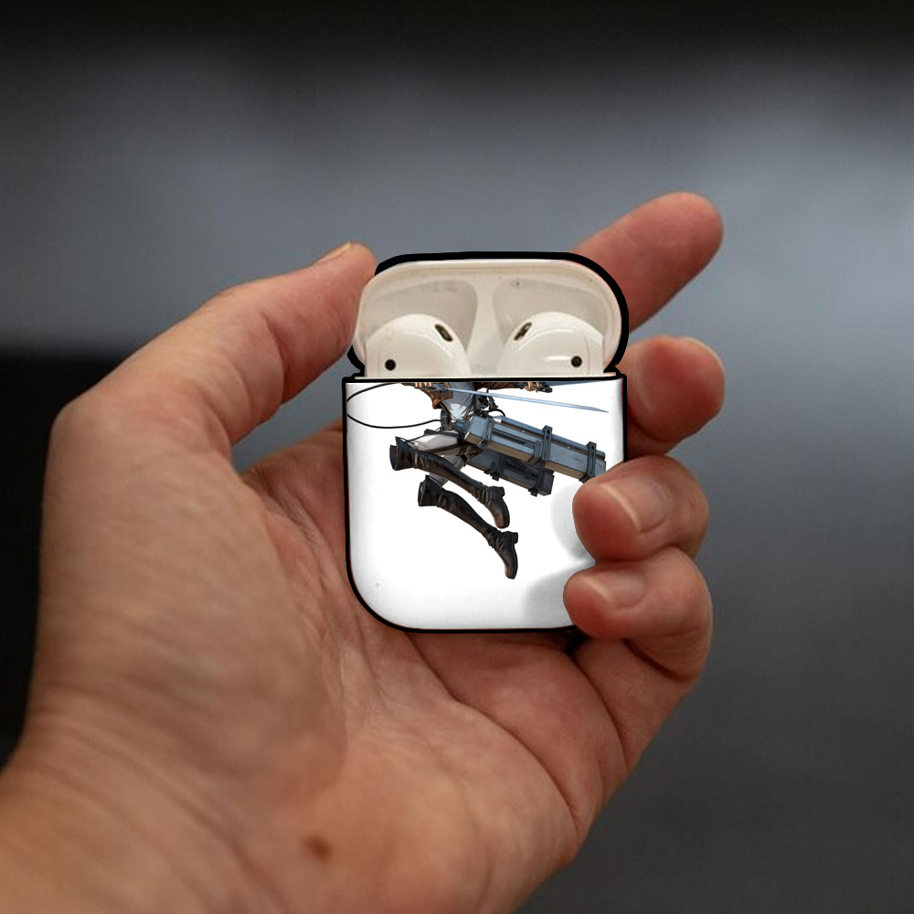 進撃の巨人 Attack on Titan AirPods 第2世代保護ケース ハードシェル ブラック 耐衝撃・防指紋・カラビナ付き