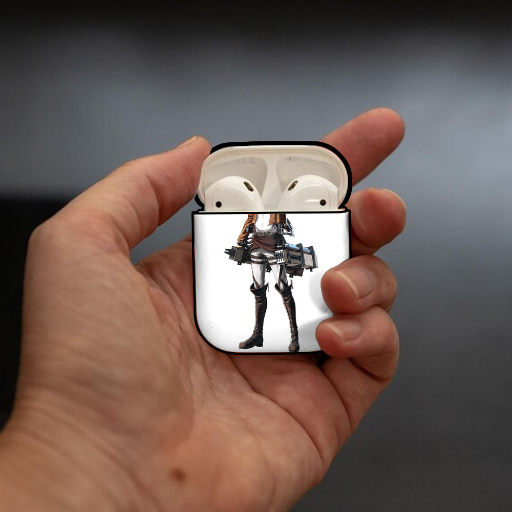 進撃の巨人 Attack on Titan AirPods 第2世代保護ケース ハードシェル ブラック 耐衝撃・防指紋・カラビナ付き