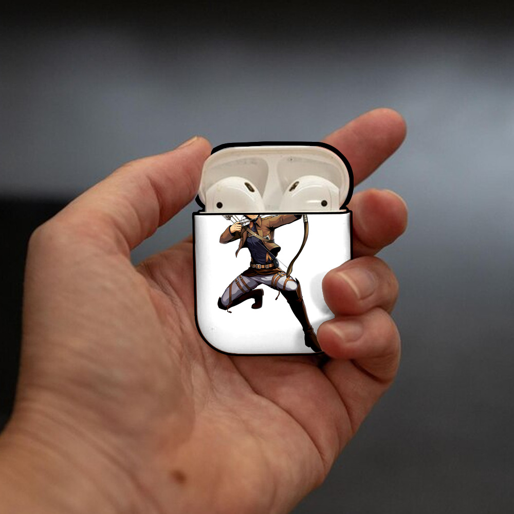 進撃の巨人 Attack on Titan AirPods 第2世代保護ケース ハードシェル ブラック 耐衝撃・防指紋・カラビナ付き