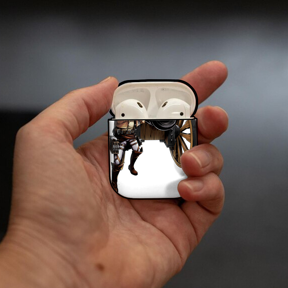 進撃の巨人 Attack on Titan AirPods 第2世代保護ケース ハードシェル ブラック 耐衝撃・防指紋・カラビナ付き