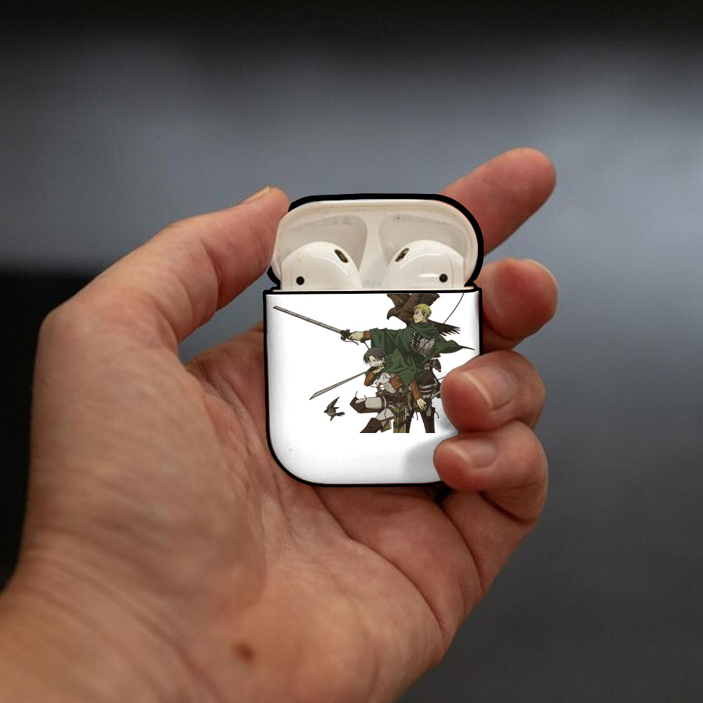 進撃の巨人 Attack on Titan AirPods 第2世代保護ケース ハードシェル ブラック 耐衝撃・防指紋・カラビナ付き