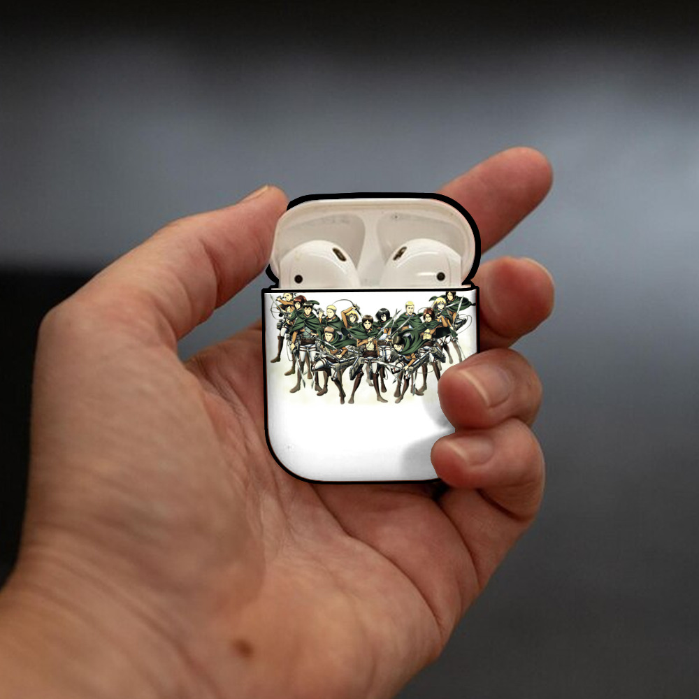 進撃の巨人 Attack on Titan AirPods 第2世代保護ケース ハードシェル ブラック 耐衝撃・防指紋・カラビナ付き