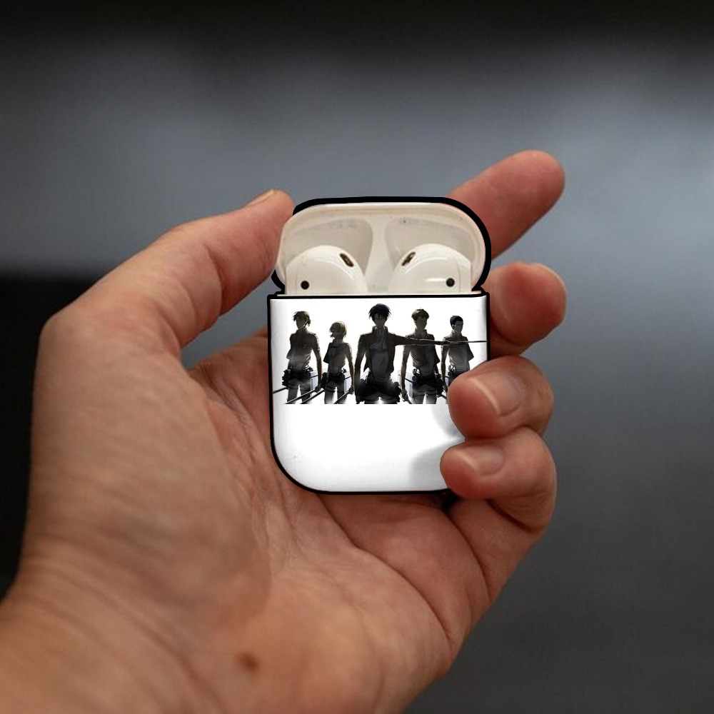 進撃の巨人 Attack on Titan AirPods 第2世代保護ケース ハードシェル ブラック 耐衝撃・防指紋・カラビナ付き