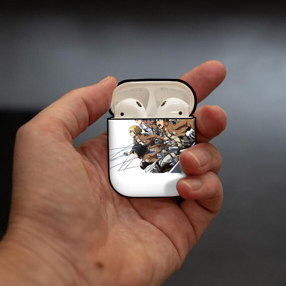 進撃の巨人 Attack on Titan AirPods 第2世代保護ケース ハードシェル ブラック 耐衝撃・防指紋・カラビナ付き