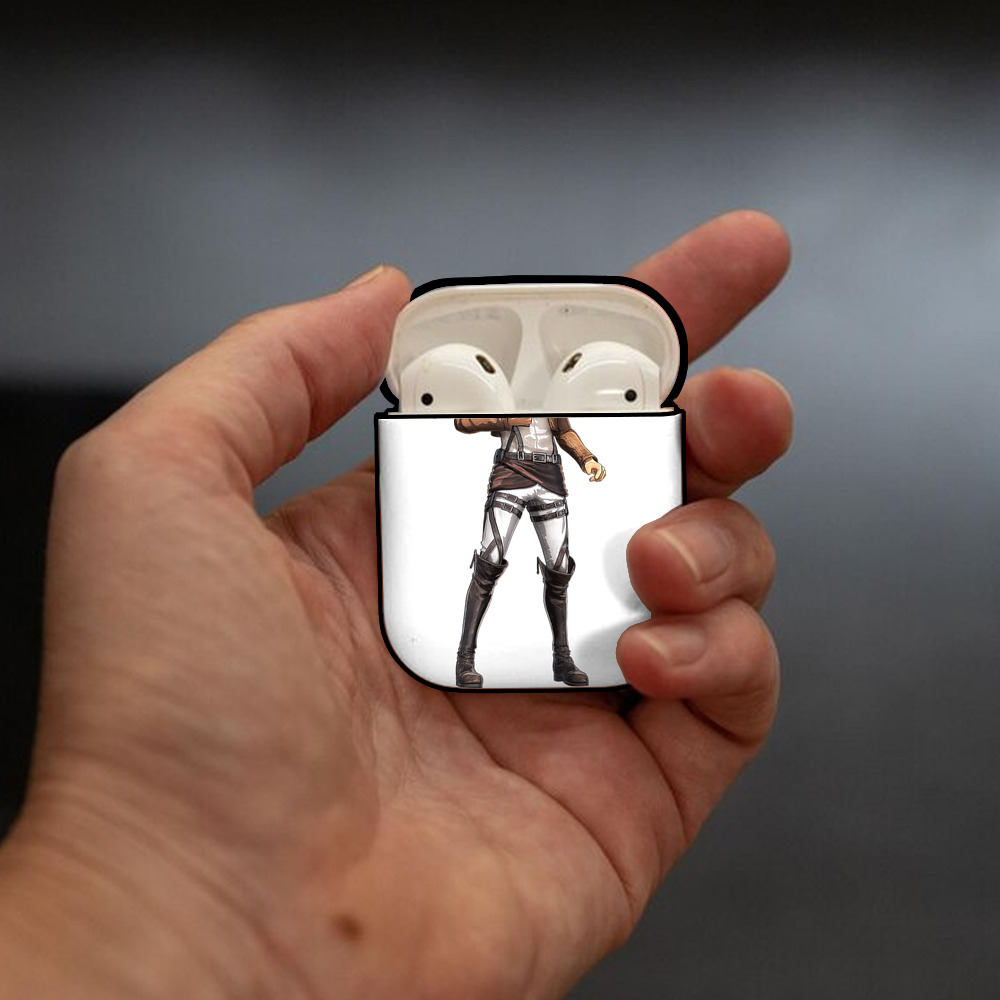 進撃の巨人 Attack on Titan AirPods 第2世代保護ケース ハードシェル ブラック 耐衝撃・防指紋・カラビナ付き